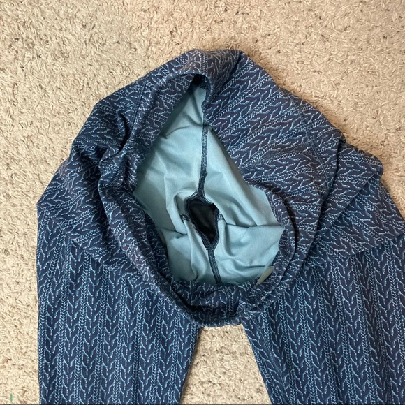 Nike Women's Blue Patterned Leggings - Picture 4 of 8